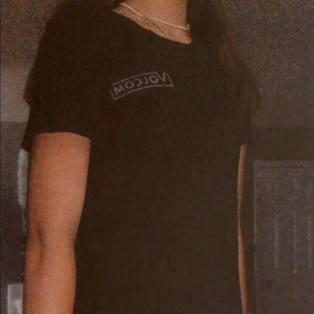 volcom black t-shirt